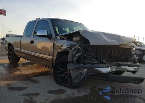 2002 Chevrolet Silverado 1500 Ls z USA, uszkodzony, nr VIN 2GCEC19T721171996